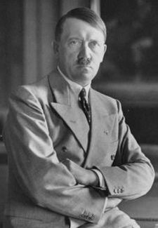 ヒトラー〜最後の12日間〜↑アドルフ・ヒトラー。1933年撮影。ドイツ連邦文書館提供。.jpg
