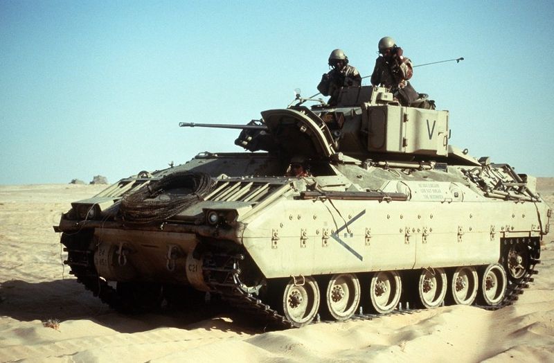 ハート・ロッカー↑M2ブラッドリー歩兵戦闘車。アメリカ軍提供。.jpg