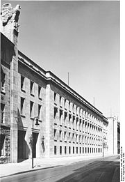 宣伝省の新庁舎。1939年撮影。現在はドイツ連邦労働社会省が入居している。.jpg